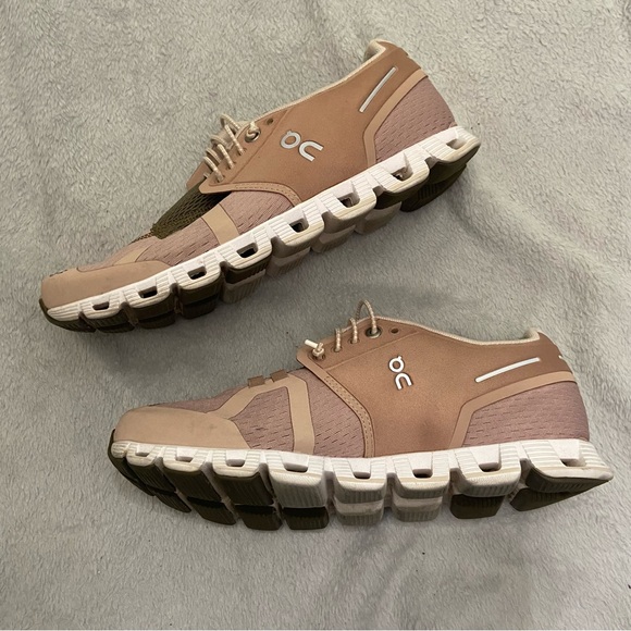 On Running Cloud Low Top Sneaker Shoes Size 7.5 - Picture 2 of 11